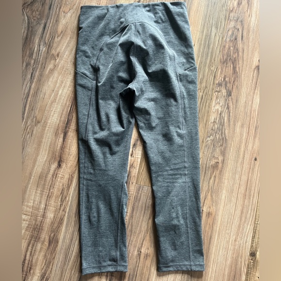 ATHLETA MT ULTIMATE STASH POCKET CAPRI - Picture 6 of 6